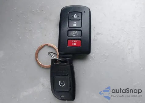 2019 Toyota Highlander Xle z USA, uszkodzony, nr VIN 5TDJZRFH4KS734765